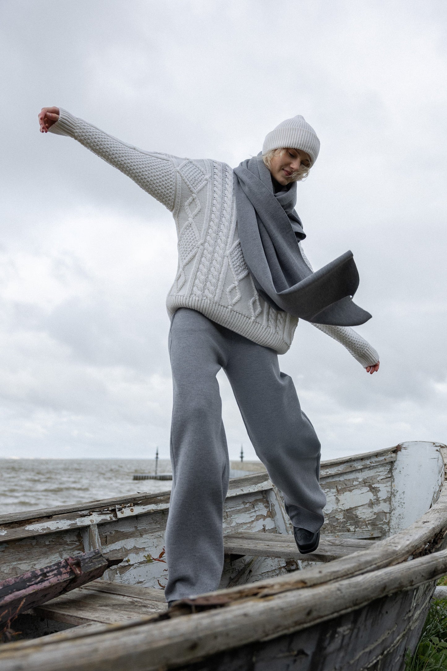 Via Merino Wool Scarf in Grey