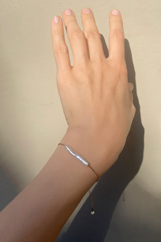 Finger Pearl Bracelet in Natural