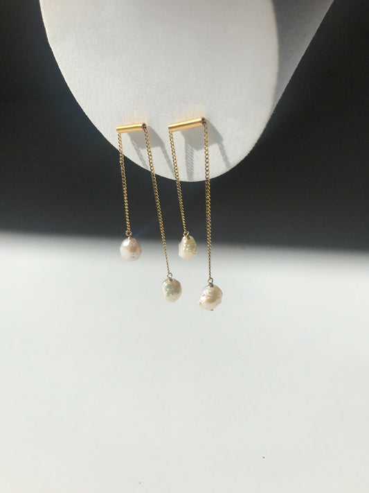 Twin Earrings With Rosebud Pearls