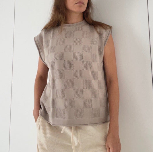 Tori Knitted Vest in Taupe