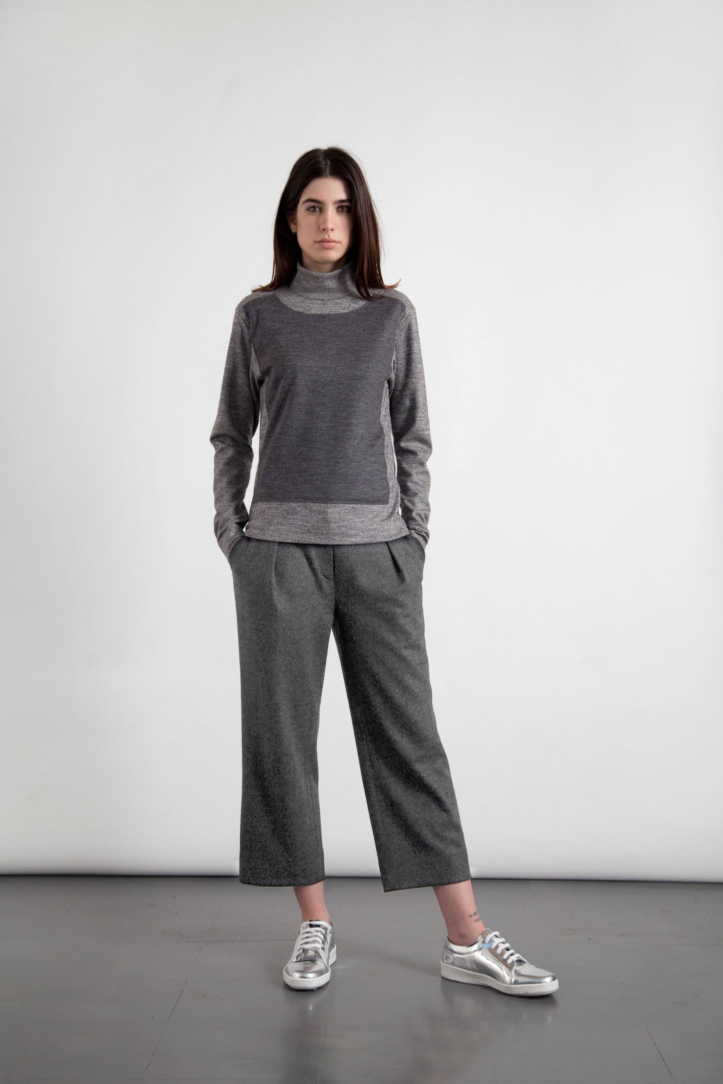 Cropped Wide Leg Trousers in Grey
