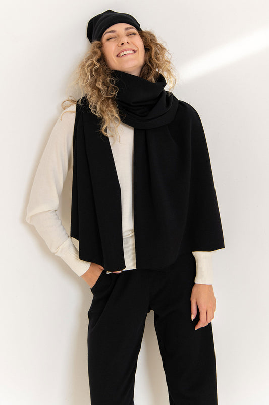 Via Merino Wool Scarf in Black