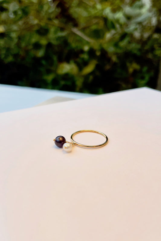 Black & White Twin Pearl Ring