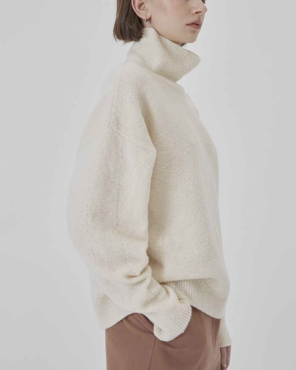 Bennett Cashmere Blend Sweater in Off White