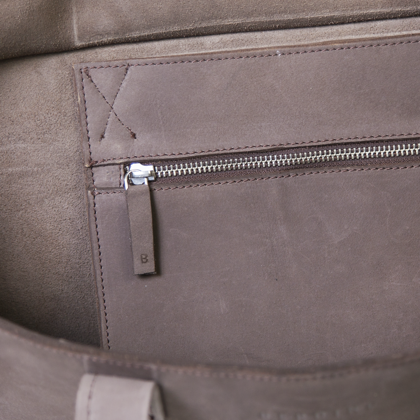 The Minimal XL Leather Bag in Brown