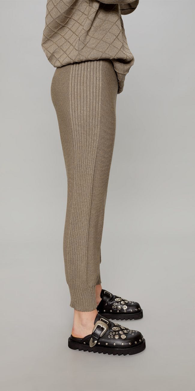 Luka Knitted Pants in Taupe