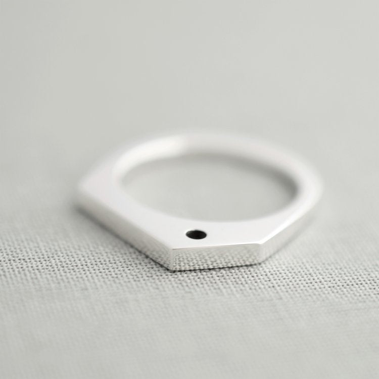 FLORA One Dot Ring